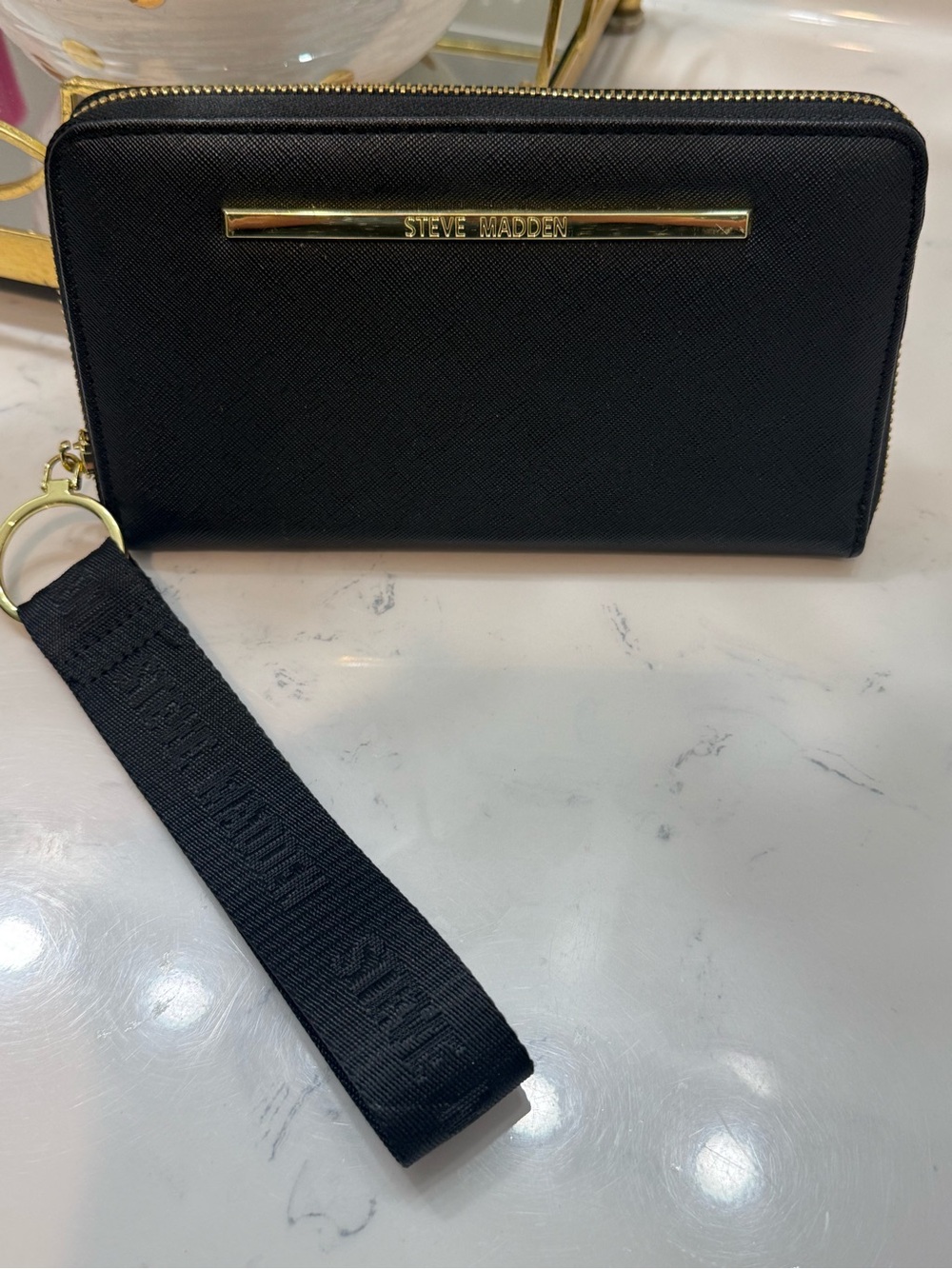 NWOT Steve Madden Black Wristlet Wallet with Gold Bar